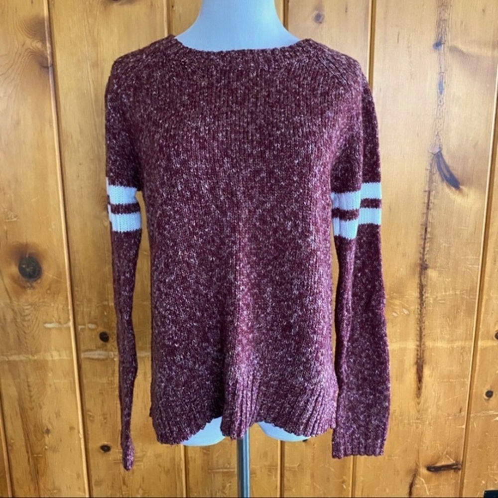 EUC sweater w/ striped sleeves